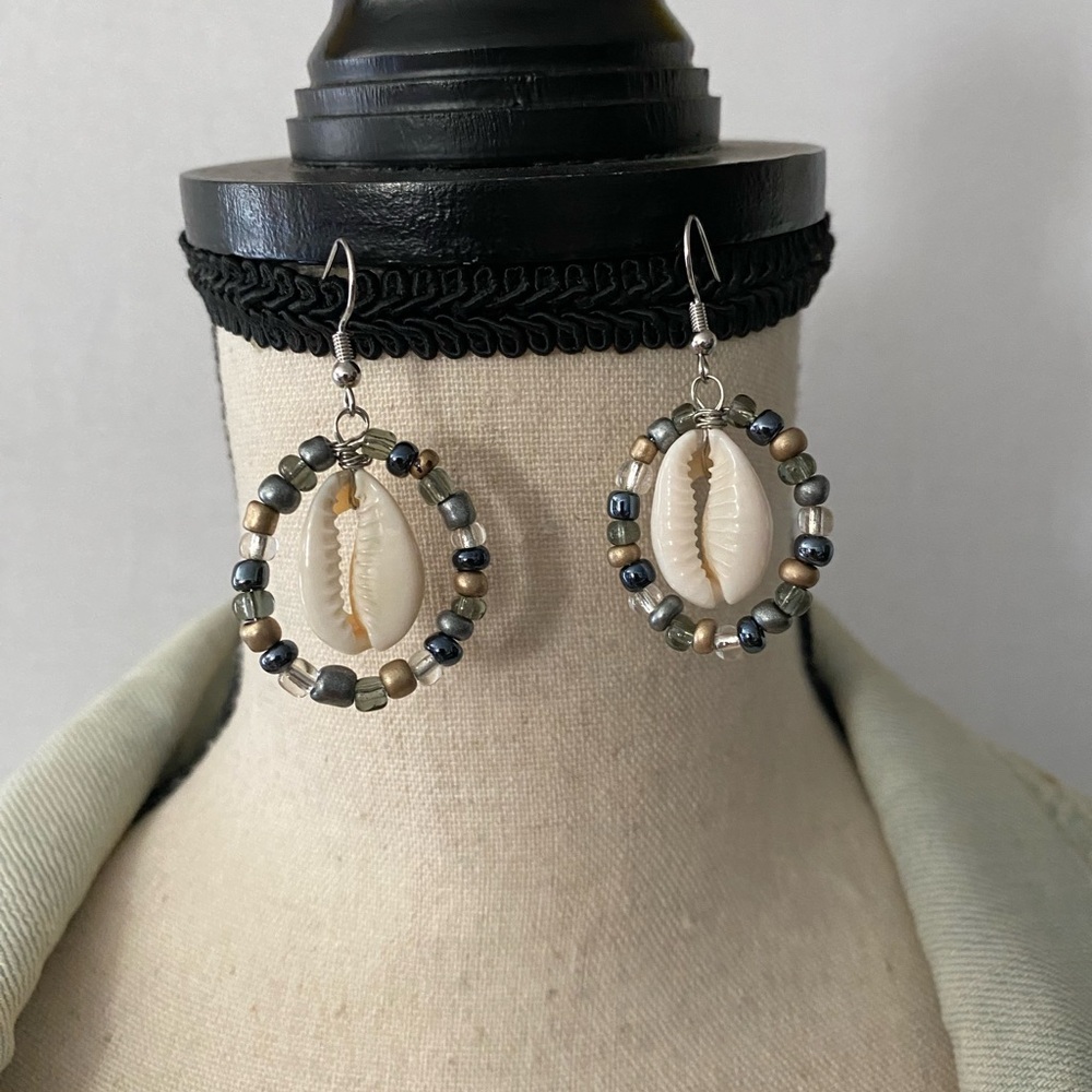 New Handmade Shell Earrings - Picture 2 of 3